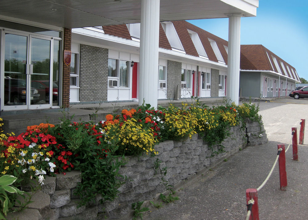 Hotel Matagami Exterior photo